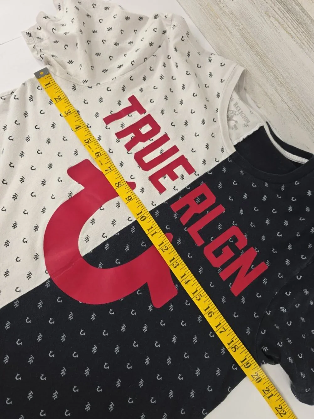 True Religion Men's Split Monogram Tee T- Shirt in Black/White MEN'S SIZE MEDIUM
